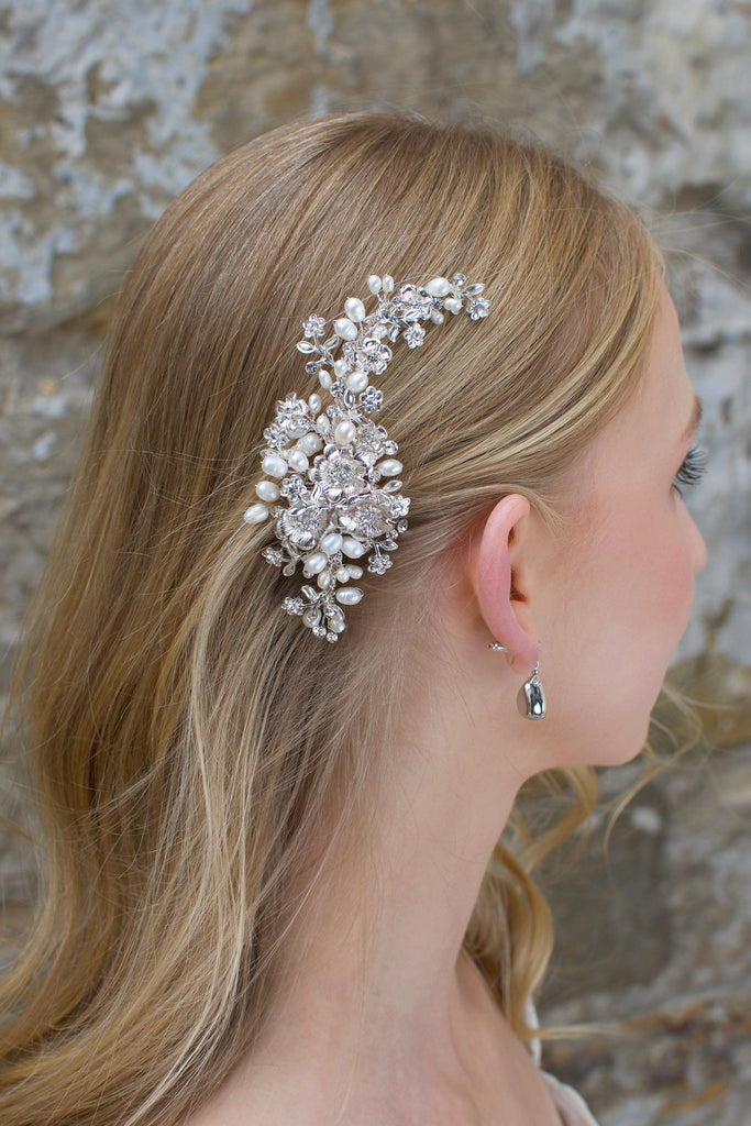 Freshwater pearl and silver side comb worn by a blonde bride 