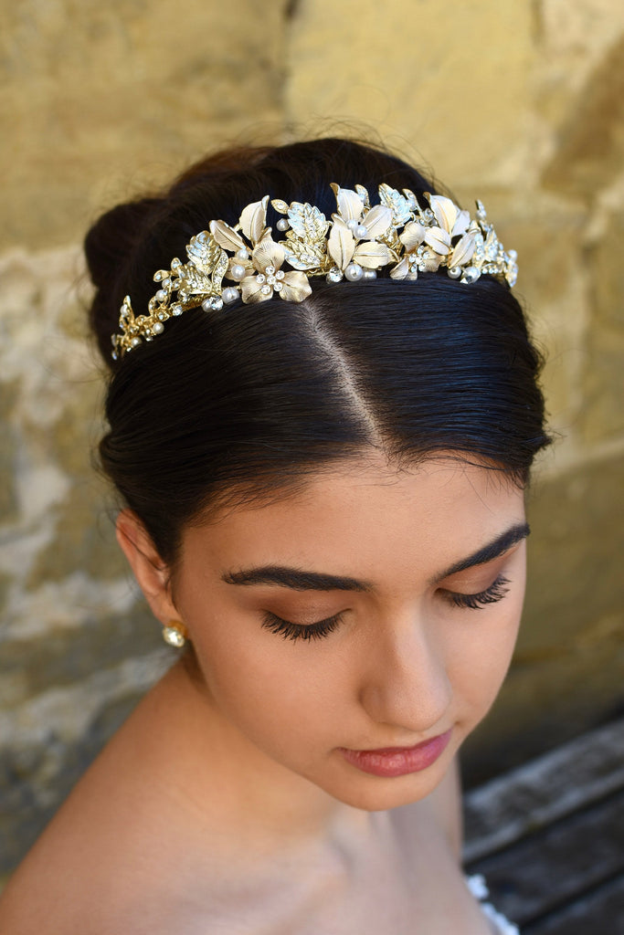 Black haired model wears a pale gold and pearl low bridal headband 